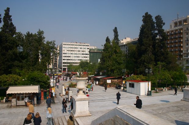 Athens_-_Syntagma_square_-_Plaza_Sintagma_-_20060508